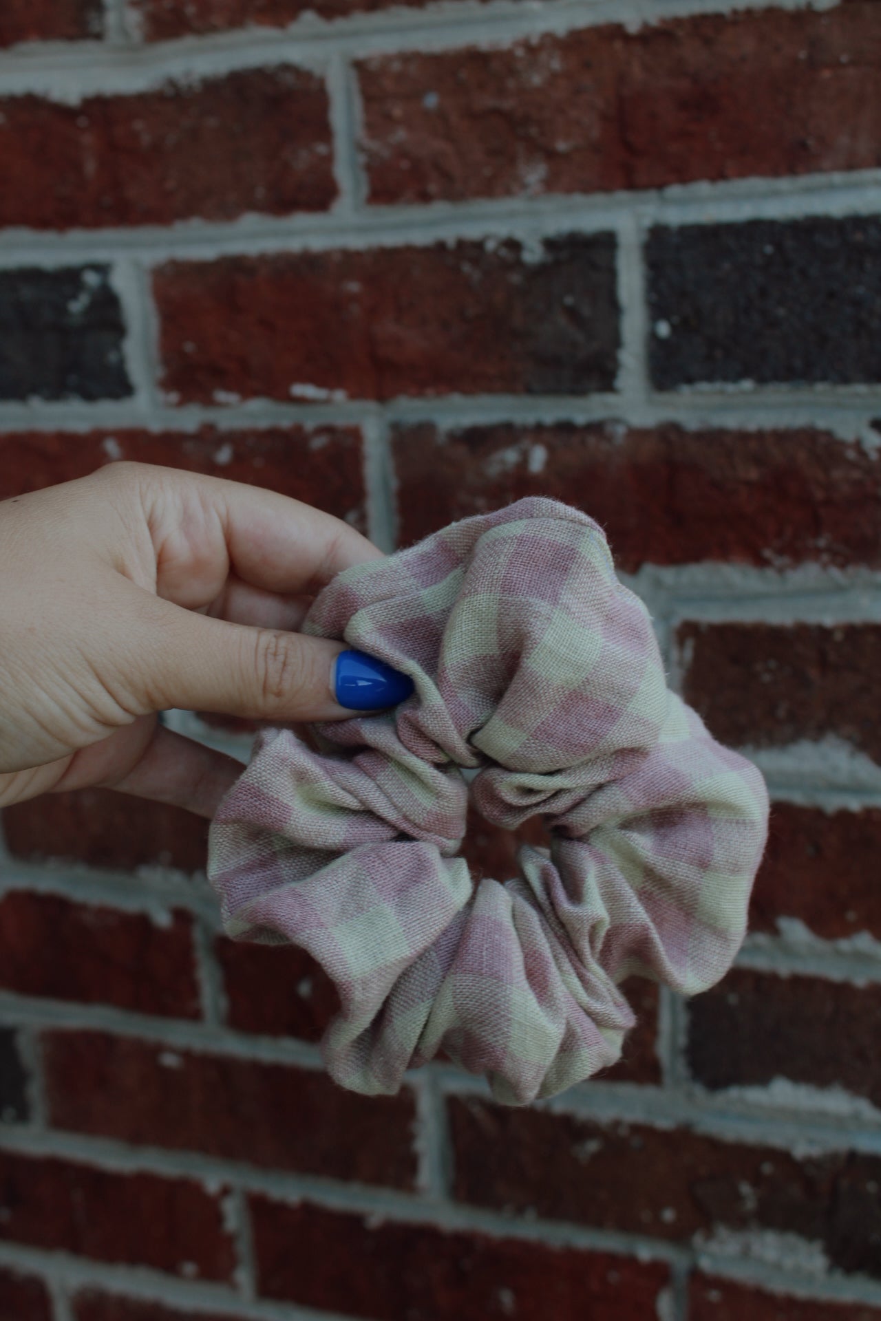 Gingham Linen Scrunchie (1)