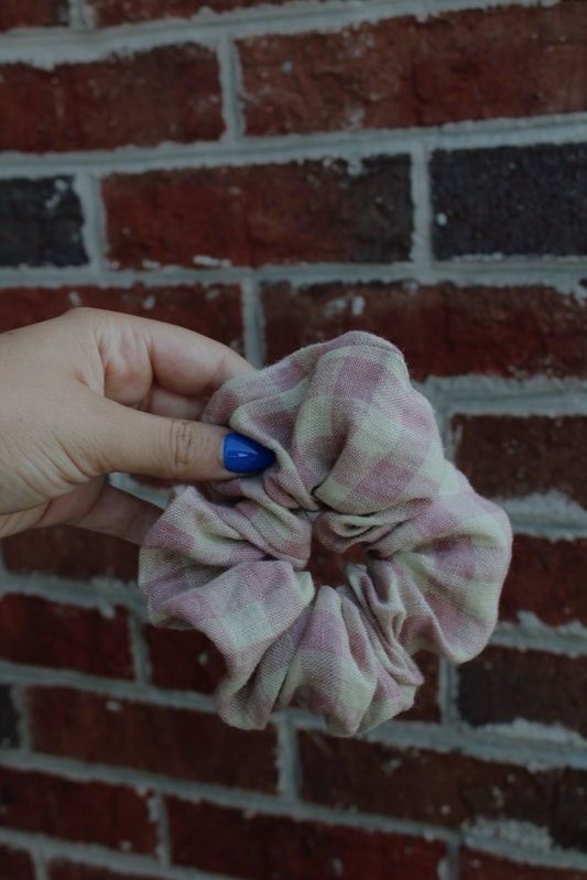 Gingham Linen Scrunchie (1)